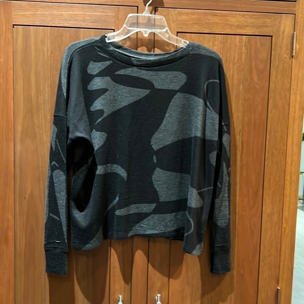 Black and Gray Geometric Pattern Go Jeans sweater, sz M